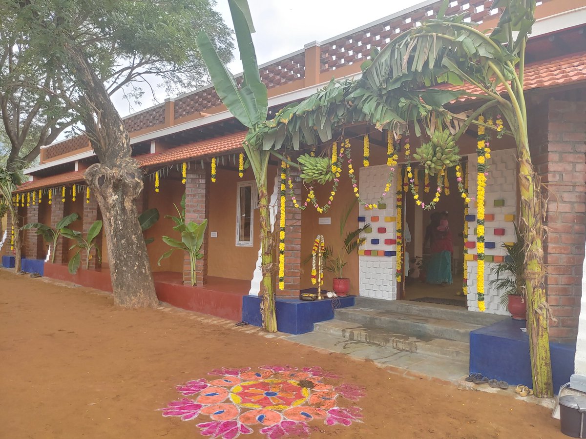 svembu's tweet image. Kalaivani School is growing! 

We celebrated the opening of a new school building at our village this morning. 

We have a science lab as well as a workshop coming up very soon. The goal is to promote a hands-on project based science education.

🙏🙏🙏
