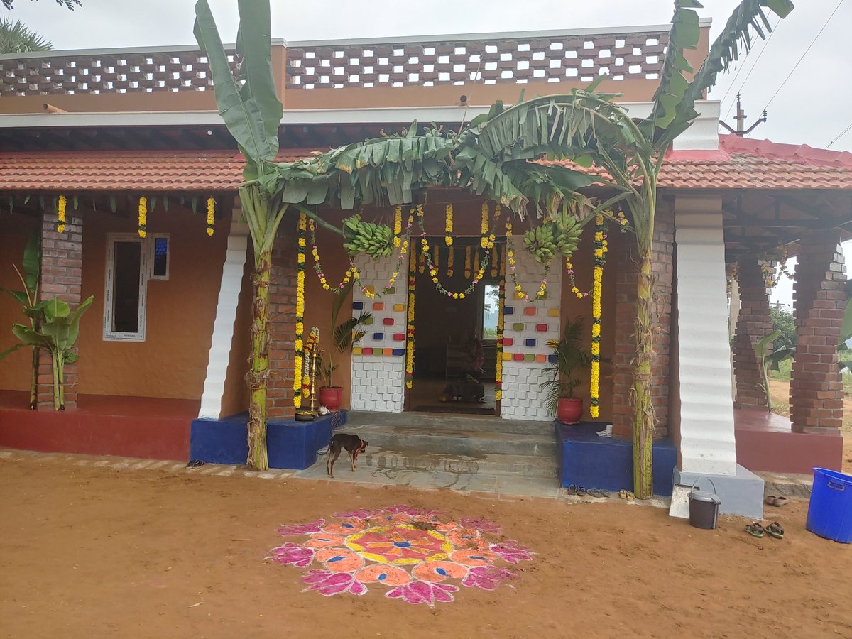 svembu's tweet image. Kalaivani School is growing! 

We celebrated the opening of a new school building at our village this morning. 

We have a science lab as well as a workshop coming up very soon. The goal is to promote a hands-on project based science education.

🙏🙏🙏