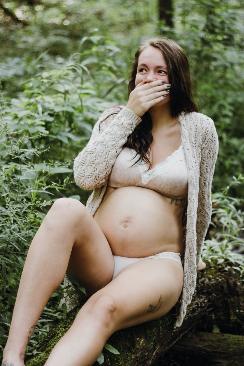 Re_shell11's tweet image. I never showed these while I was pregnant.... so little late world but here ya go. I only had about 4 weeks left to go in these 🥺😭