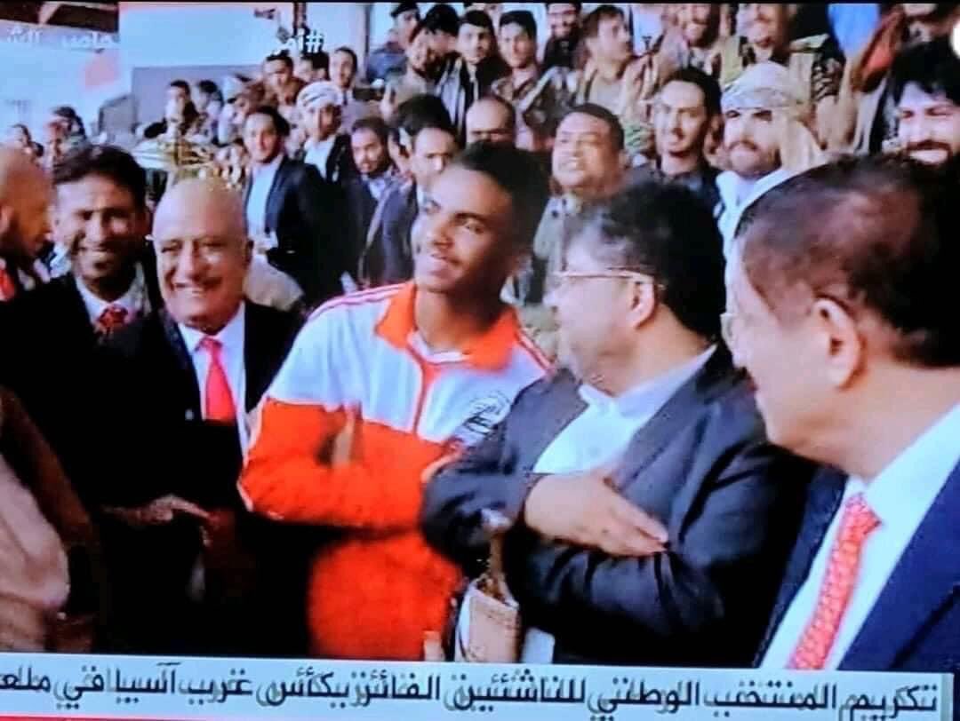 الوطنيين الي انزعجوا من استقبال المنتخب بباص يحمل شعار الجنوب 

ما هو موقفكم من قيام الشرعيه بارسال المنتخب لالتقاط الصور مع قيادات الحوثي 

هل مشكلة الشرعيه مع الحوثيين فعلاً ام ان المشكله هي مع الجنوب ارضا وانسانا