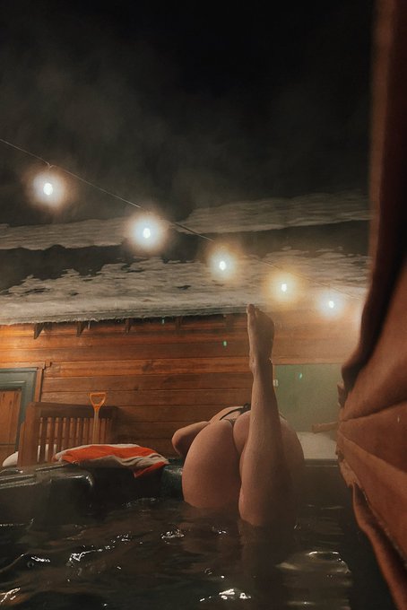 Reaching for my jacuzzi beer like ~ https://t.co/qvC8UjmrA4<a href="/tag/snom"class="tags"><span>#snom</span></a>