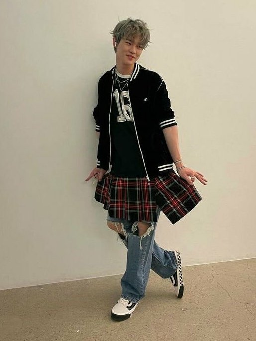 jaemispresso's tweet photo. tl cleanse here's chenle enjoying his skirt https://t.co/LM20AnGETw