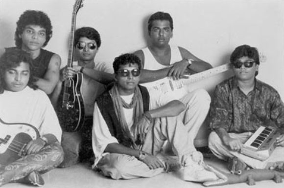 amabirdman's tweet photo. #ARR50 
ARR's other band, Nemesis Avenue.

Paul Jacob, Suresh Peters , Sudhin Prabhakar, Uday Balasundaram, Chandran and AR Rahman (in the first pic.)

You can find ARR in the right corner in the second pic! https://t.co/yHtd0n60OG