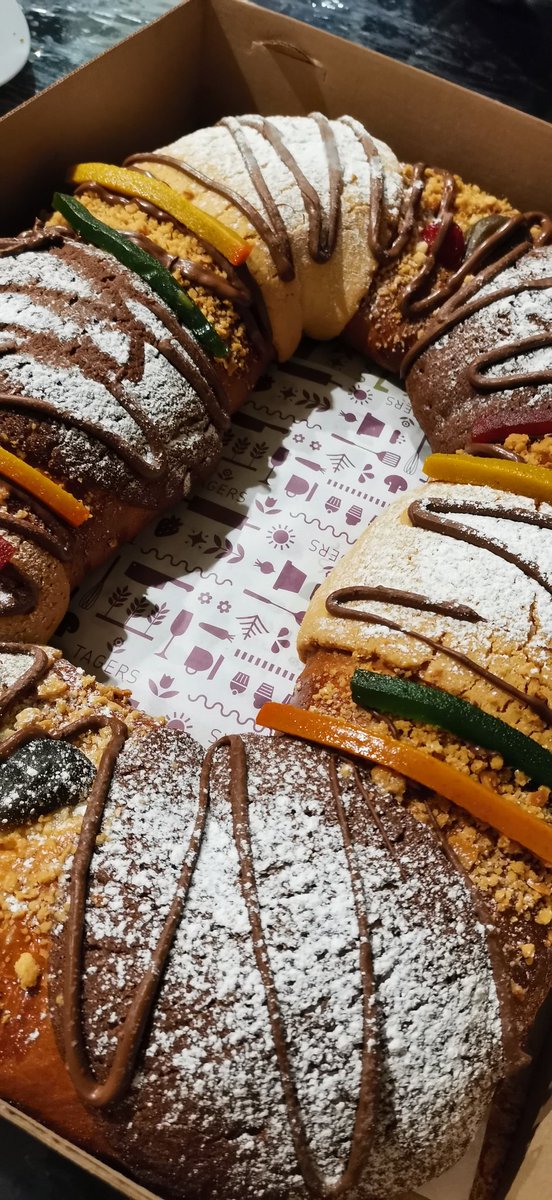 Yozne1's tweet photo. ¿Listos para ver quién le sale muñeco? 👑

#RoscaDeReyes #ReyesMagos #FoodiePlaces #Rosca #nutella https://t.co/Q18O19zpxI