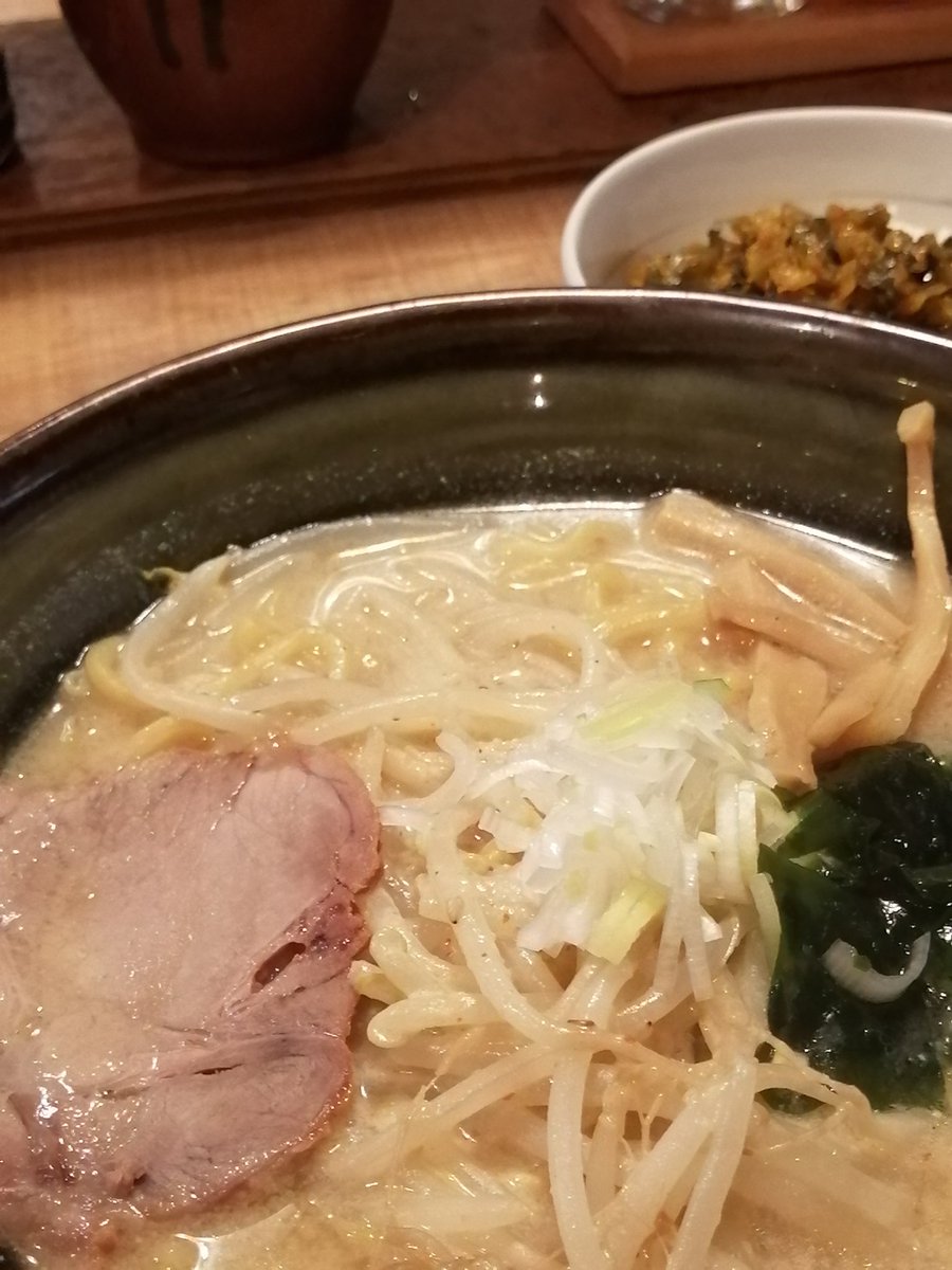 今日は、 が降って寒い… こんな日は、ラーメン〜 うまいっ、あたたまるっ😀 ありがとう〜