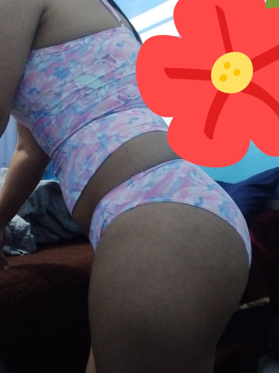 uliykanely28's tweet photo. Hola, buenas noches. Estoy solita hoy... quien me acompaña? https://t.co/bKiN7w8vOl