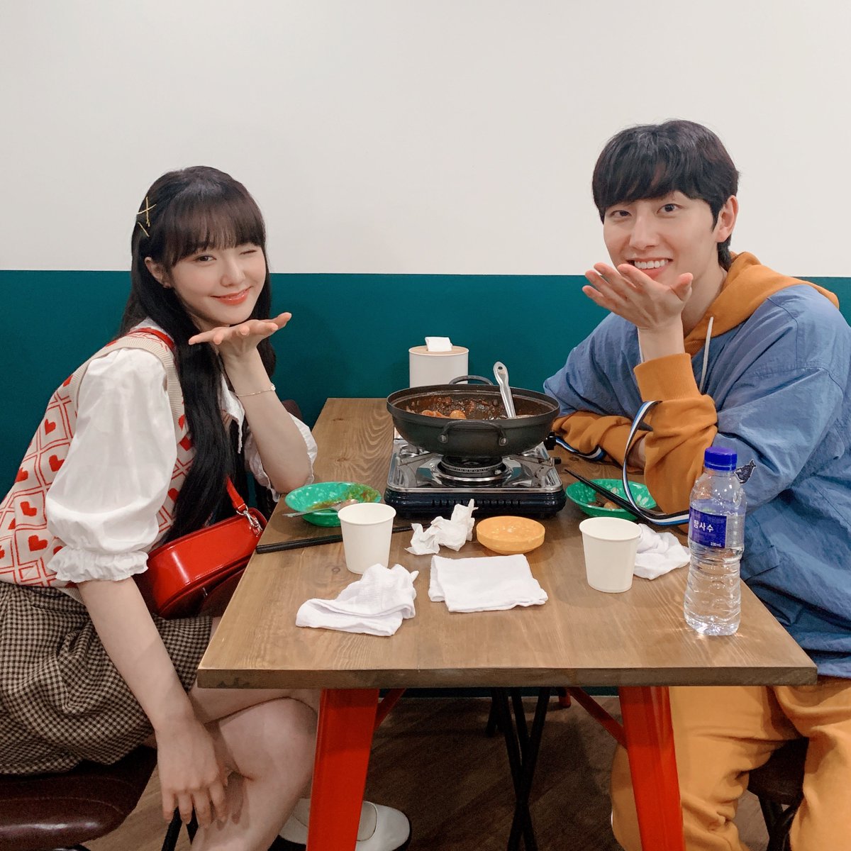 koktv_official's tweet photo. 오늘 저녁은 지성이가 떡볶이 쏜다⭐
[일진에게 반했을 때] 매주 화/목 오후 6시 콬TV 유튜브👀

#일진에게반했을때 #BESTMISTAKE #BESTMISTAKE3 #이은재 #강율 #김원필 #강혜원 #박이현 #윤준원 #윤현석 #최찬이 #권나연 #이정준 #주현영 #금동현 #DAY6 #CIX #WOOAH #EPEX #콬TV https://t.co/ORrL7xReyj