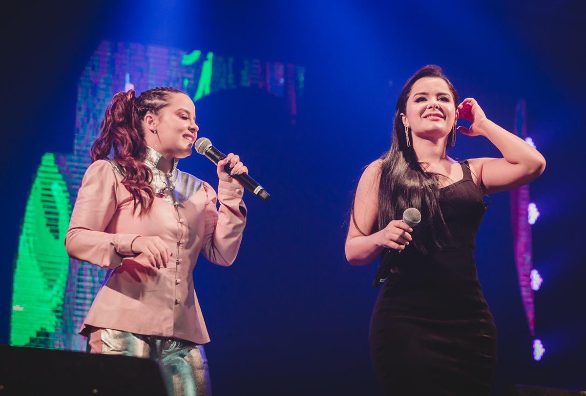 Maraisa's tweet photo. O show que aconteceu hoje em Barretos era um compromisso da Marília, era vontade dela fazer o primeiro show do ano em prol do hospital de Amor de Barretos. Hoje nós viemos aqui pela nossa amizade, nosso legado, e pra fazer esse evento acontecer… https://t.co/UD3UadbXb8