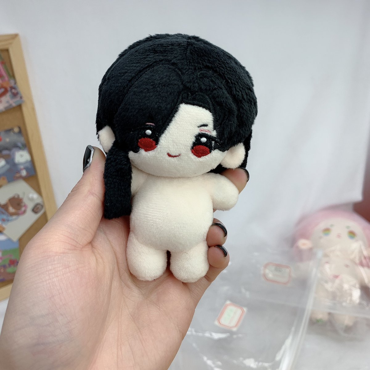 D3__S2's tweet photo. 오래 기다려주셔서 감사합니다. 
화련 인형 샘플 사진을 받아 공지합니다. 

화성의 경우 옆머리 두께 조정과 왼쪽 눈 부분의 자수만 일부 수정할 계획이 있습니다. 
사련의 경우 해당 샘플로 생산을 진행하려고 합니다. https://t.co/L0rKiwkNud