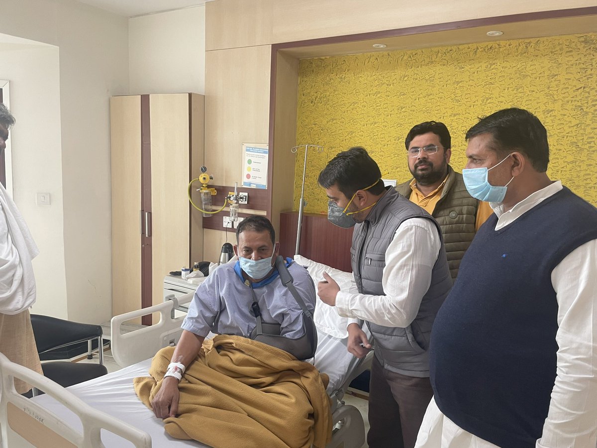 jayantrld's tweet photo. बाबा नरेश टिकैत जी के स्वास्थ्य का हॉस्पिटल में पता लिया। 

वो ठीक हैं और जल्द घर लौट आएँगे। https://t.co/PpU35aMnwm