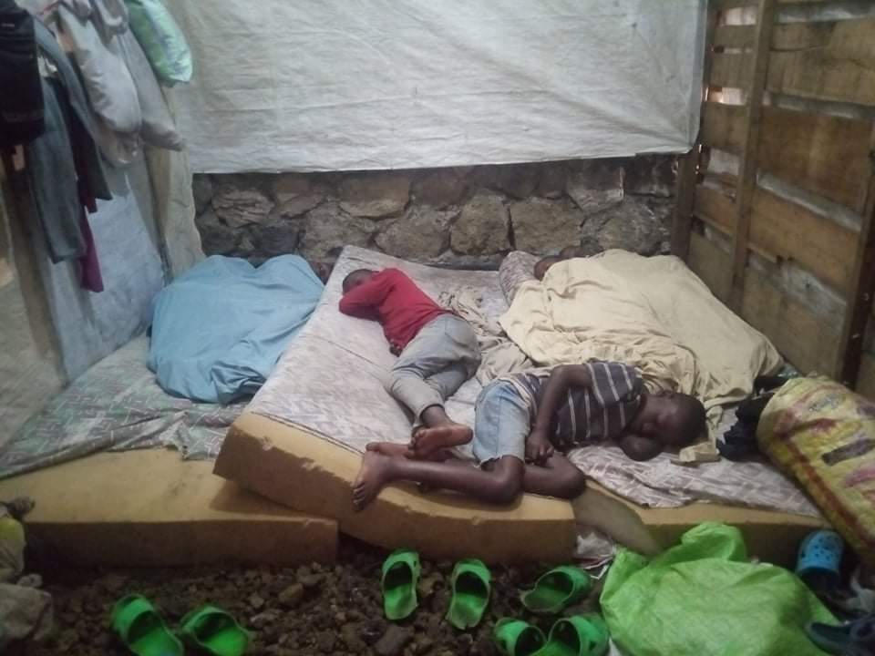 JWibika's tweet photo. Bnjr, ns avons besoin de votre assistance pr placer les lits dans les chambres de nos enfants, c'est pourquoi ns sollicitons votre appui afin de leur doter des lits. Ns avons besoin de 6 lits superposés et un lit est évalué à 70$. n'hésitez pas à ns contacter au +243993915386. https://t.co/H4bvT1mP6l