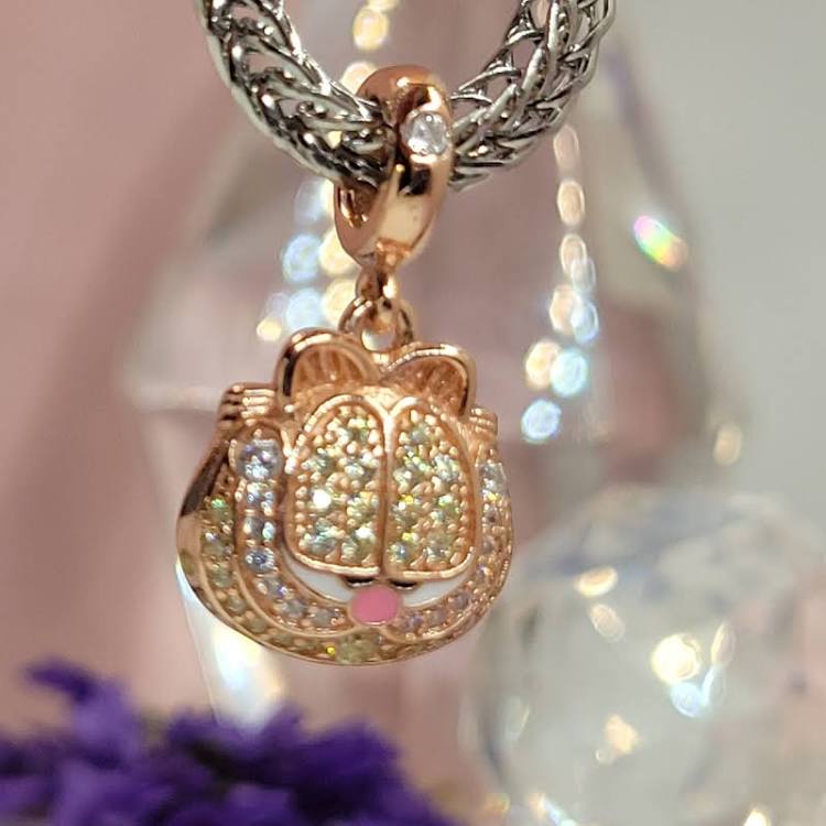 GarfMerchOTD's tweet photo. Today's Garfield Merchandise is. Jewelified Garf https://t.co/MoKopvN7rh