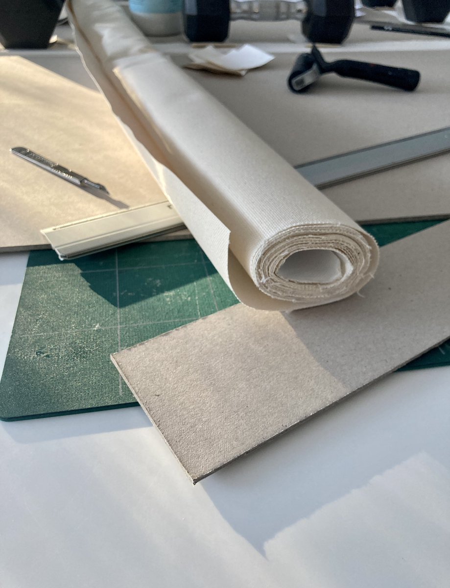 peterdavis_art's tweet photo. Scary/exciting - making the largest canvas boards I’ve ever done. #NewYear #NewPainting 📐🗜🎨

#Greyboard #PVA #CottonDuck #Canvas #Primed #MeasureTwiceCutOnce #ContemporaryBritishPainting #ManchesterAcademyofFineArts #ContemporaryBritishPortraitPainters https://t.co/d4jdkVbTSX