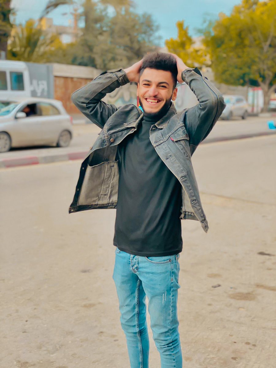 AbdRyas's tweet photo. 'إحنا الناس الي أمك بتدعيلك تصير زيهم🖤🤫.!

#صباح_الخير https://t.co/djbZQdfu4t