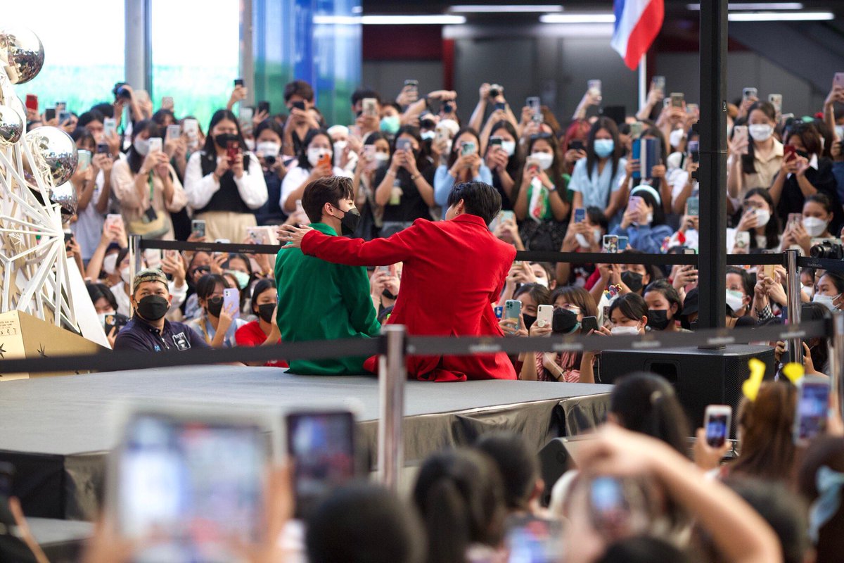 KonSuayNS's tweet photo. @ssombbpp #PromMarkJoyofXMAS
#พร้อมมาร์ค https://t.co/GIYxSZROsf