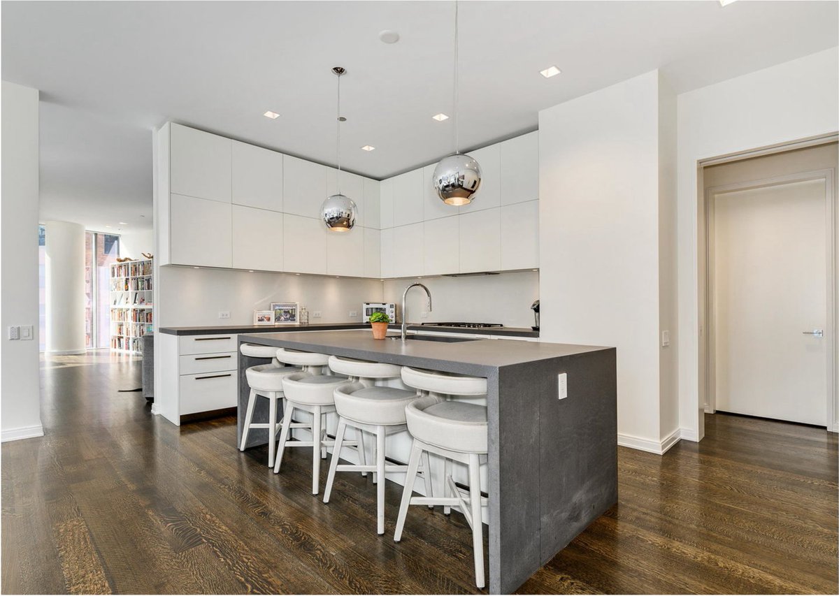 properties's tweet photo. Thursdays are for views. Check out this listing's dramatic floor-to-ceiling windows with fabulous southern views down Rush St. #StopLookingStartFinding
4 E Elm Street #6S | Chicago | $2,250,000 | @ESWChicago
https://t.co/OSsGN9p8tR | #chicagorealestate #homeswithaview https://t.co/trmbnvzBsu