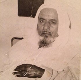 FAHAD__ALJARBA's tweet image. الأمير عبد المحسن بن صنيتان بن عبد المحسن بن فرز الفرم رحمه الله من أهم الرجال و القاده عند الملك عبدالعزيز رحمه الله كان الأمير عبدالمحسن فارساً شجاعاً جمع بين الحكمة و الفروسية وشارك مع الملك عبدالعزيز بعدة معارك من أهمها حصار المدينة المنورة .