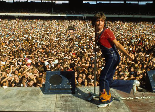 CherishDavidC's tweet photo. 50years ago. No one could have predicted the sudden and stratospheric rise of #DavidCassidy's singing carreer. His first solo album "Cherish," released in 1972, was soon followed up by "Rock Me Baby," with the hit, "How Can I Be Sure," which rose to #1 in the UK.♥#remindmagazine https://t.co/mMBR8q4yg0