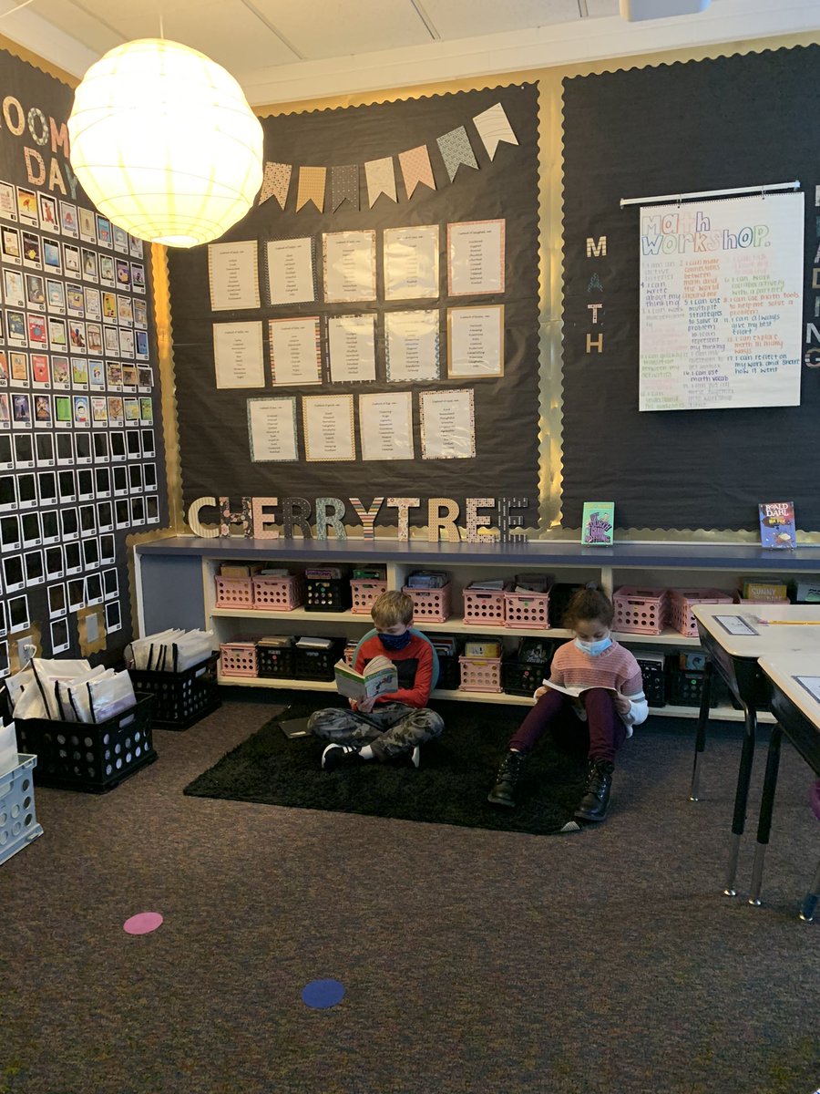 MrsCrawfordCTE's tweet photo. Enjoying new reading partners and new spots! 📖📚 https://t.co/0UskzuI0Jb