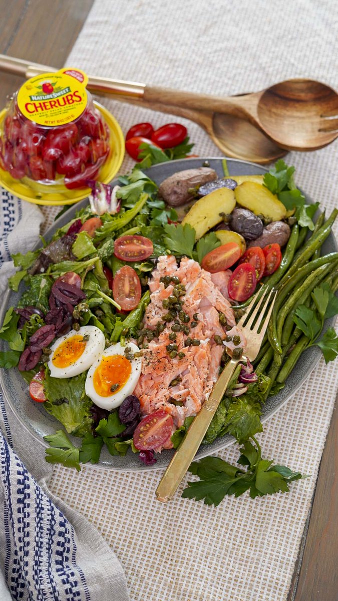 cplinthekitchen's tweet photo. We have France on our minds so going into the new year we made a healthy niçoise salad with @NStomatoes  Cherubs and tender salmon. Cheers to a great meal! #NatureSweetPartner #ChooseCherubs 
https://t.co/sudEOXcUaE https://t.co/kU4FieTyk5