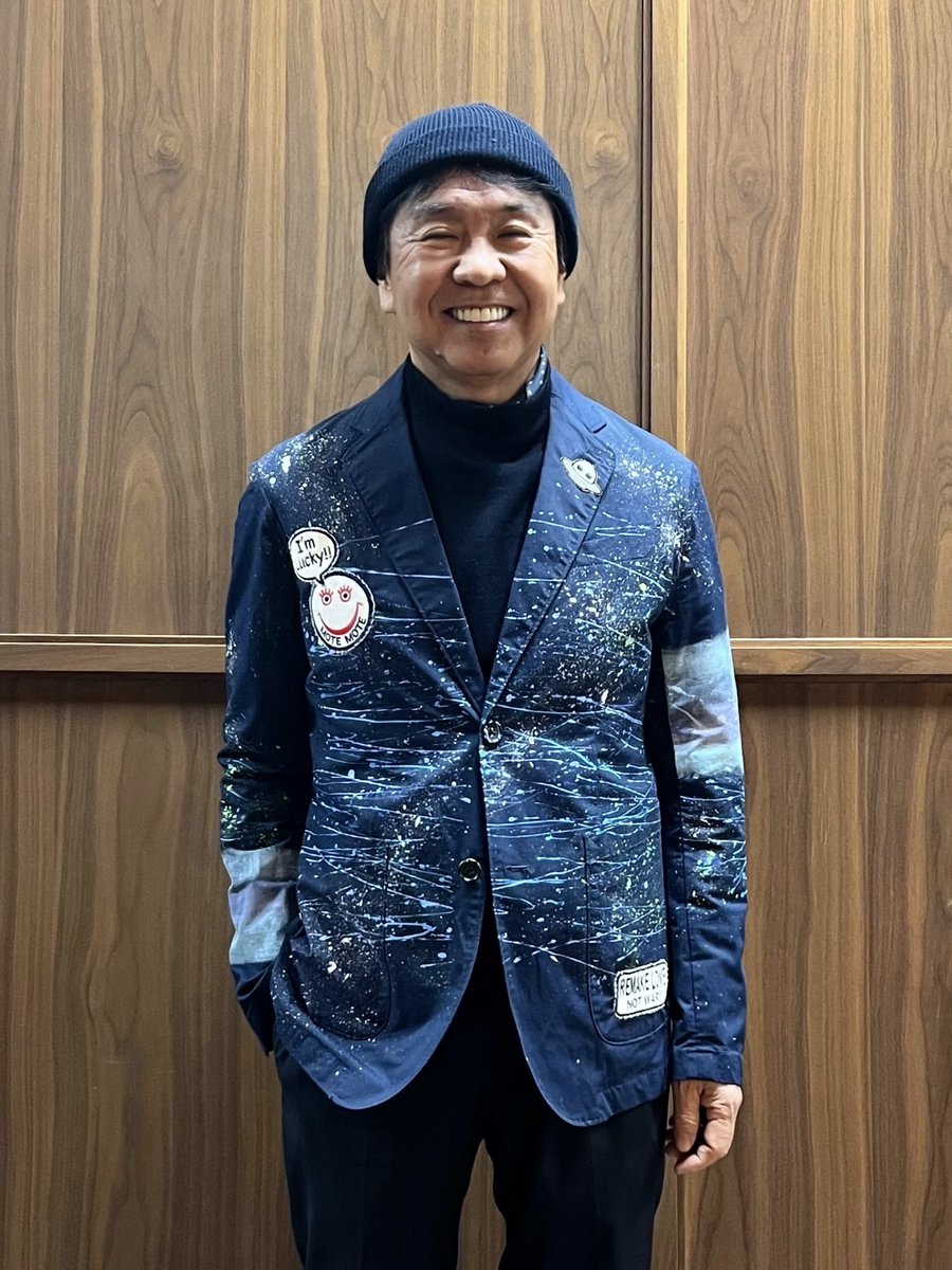 TARAcyan3's tweet photo. 友ちゃんがアート加工してくれたジャケットをプレゼントしに来てくれた😃✨
さすがアーティスト友美!めっちゃカッコ可愛い‼️
友ちゃんが着てきたビンテージカシミアをリメイクしたalovemovementのコーデもめっちゃオシャレ❣️
#澤田友美 #art #artist #lovejacket #alovemovement #vintagecashmere https://t.co/ssJyBaV1Iq