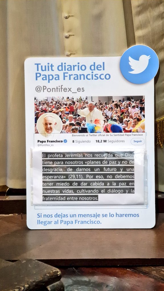 LadyAAmado's tweet photo. Iglesia en #hortaleza #madrid. Las mesas para los convidados a la mesa del señor tienen vista al Papa y su tuit nuestro de cada día #polpop https://t.co/Key3FJFN5N