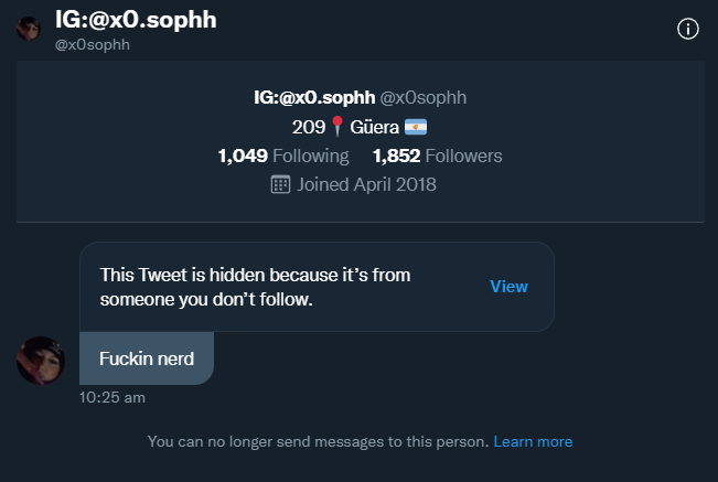 fortnitehub's tweet photo. @x0sophh Why you DMing random people telling them they're nerds and then blocking them? Very weird. https://t.co/9HbTVSbIyw