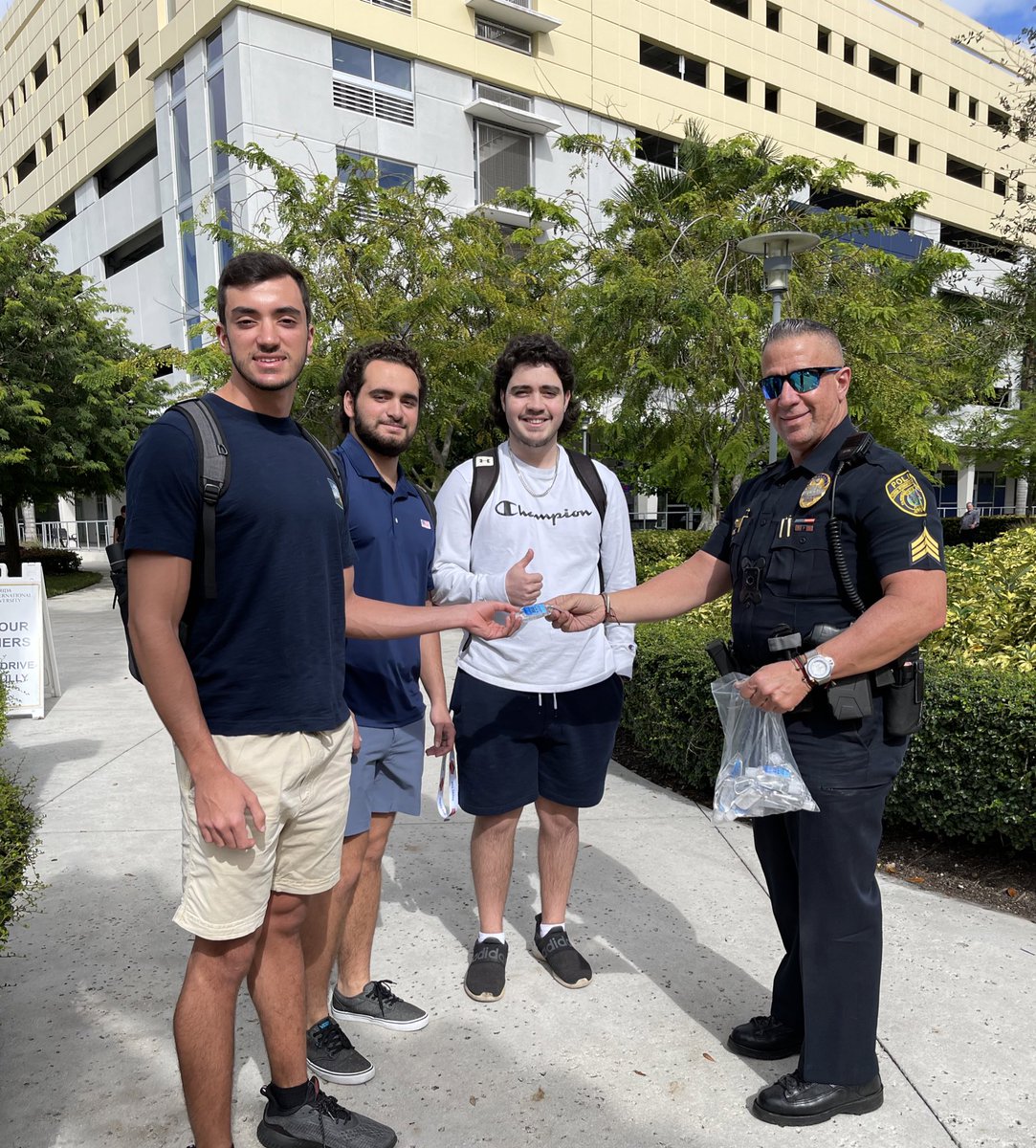 FIUPOLICE's tweet photo. Sgt Torres was out passing out hand sanitizers to our student… #WelcomeBackPanthers #CommittedToKeepingYouSafe #FIUPOLICE https://t.co/OZY1hbW8k9