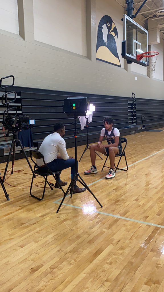 MrWhiteEDU23's tweet photo. We were Blessed for KPRC2 Houston to come out to Richmond Foster High-school and the interview will be airing tonight. Please tune in.
#LCISD #Fosterhoops #kprc2 #Chancellorwhite https://t.co/bE5mQNzDF2