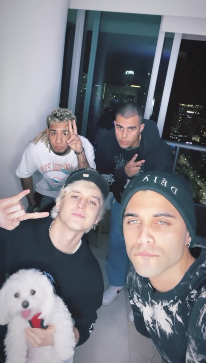 WalterKolmE's tweet photo. #CNCOwners, hoy es el día! Activen sus alarmas a las 6pm EST 💎 Queremos ver sus reacciones, etiquétenos en Instagram que lo vamos a estar montando en nuestras historias ✨ #CNCOPHA @CNCOmusic https://t.co/tSaU2cd3kP