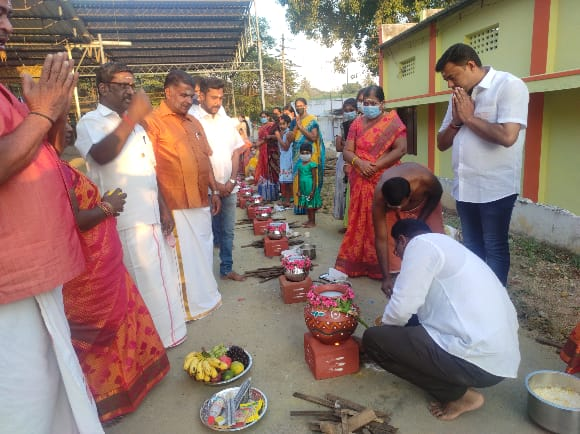 bjp4kovai's tweet photo. குறிச்சி மண்டல் பாரதிய ஜனதா *கட்சியின் சார்பில்  12/01/2022 
 மாலை 4.00 மணி முதல் 7.00 மணிவரை 100வது வார்டு கணேசபுரம் பகுதியில் உள்ள அருள்மிகு ஸ்ரீமூரண்டம்மன் திருக்கோவில் தமிழர் திருநாள் பொங்கல் விழா , கோலப்போட்டி, மற்றும் பேச்சு போட்டி, சிலம்ப போட்டி நட���பெற்றது. @annamalai_k https://t.co/yEpbE7XACv