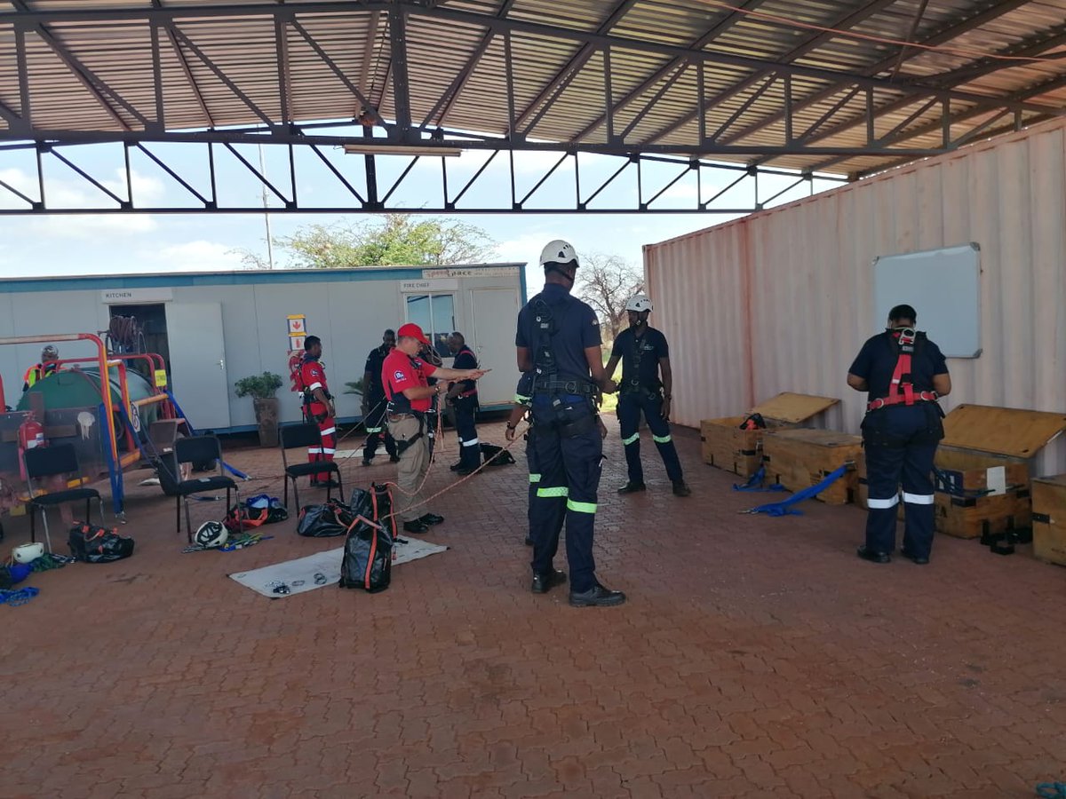 ResQSA's tweet photo. @ER24EMS &amp; AND310 Rope Rescue Training in progress #KolomelaMine #RescueTraining https://t.co/gZlOVemp7E