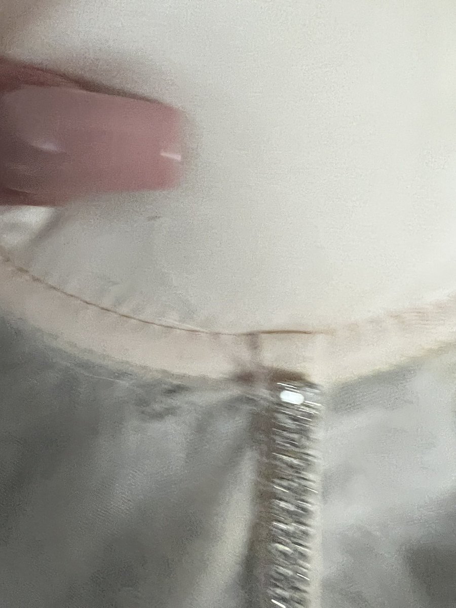 rooroowhitty's tweet photo. @ohpollyhelp so I sent info and still here’d nothing look at this top worn once shocking https://t.co/O9d9PFhtDB