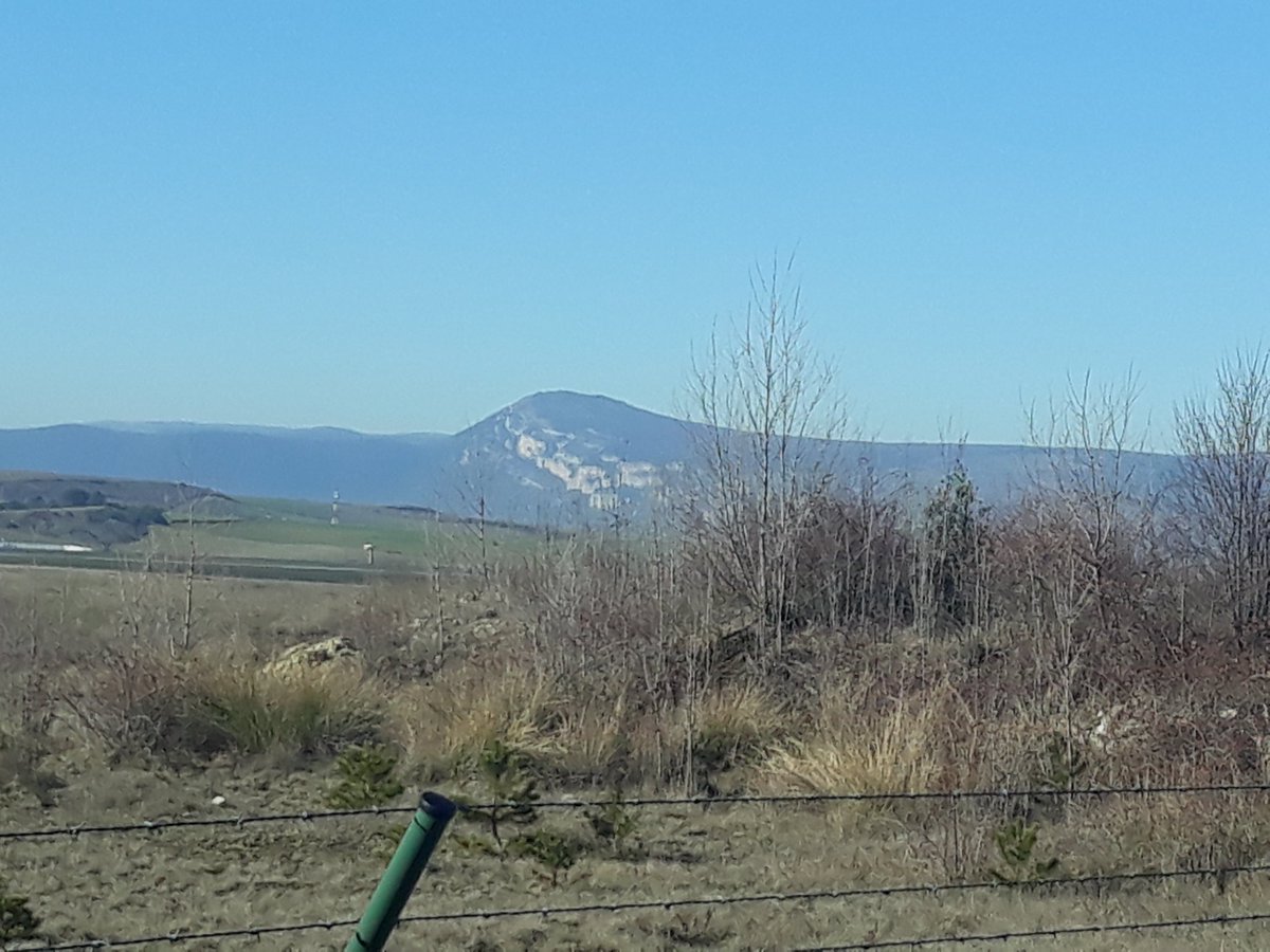 Noainmeteo's tweet photo. Jueves muy soleado en #Navarra tras una mañana muy fría de #heladas generalizadas.
Fotos que me envían de algunos de los montes que conforman la cuenca de #Pamplona.
#HigaDeMonreal
#ElPerdon
#Alaiz
#CabezonDeEtxauri. https://t.co/fhS0x12Co5
