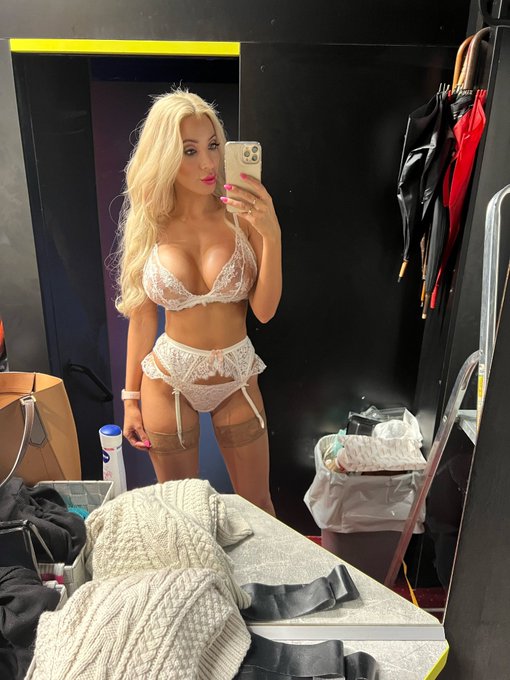 Write me on my https://t.co/5if85SfSYo 😈 https://t.co/hg51coEvAV