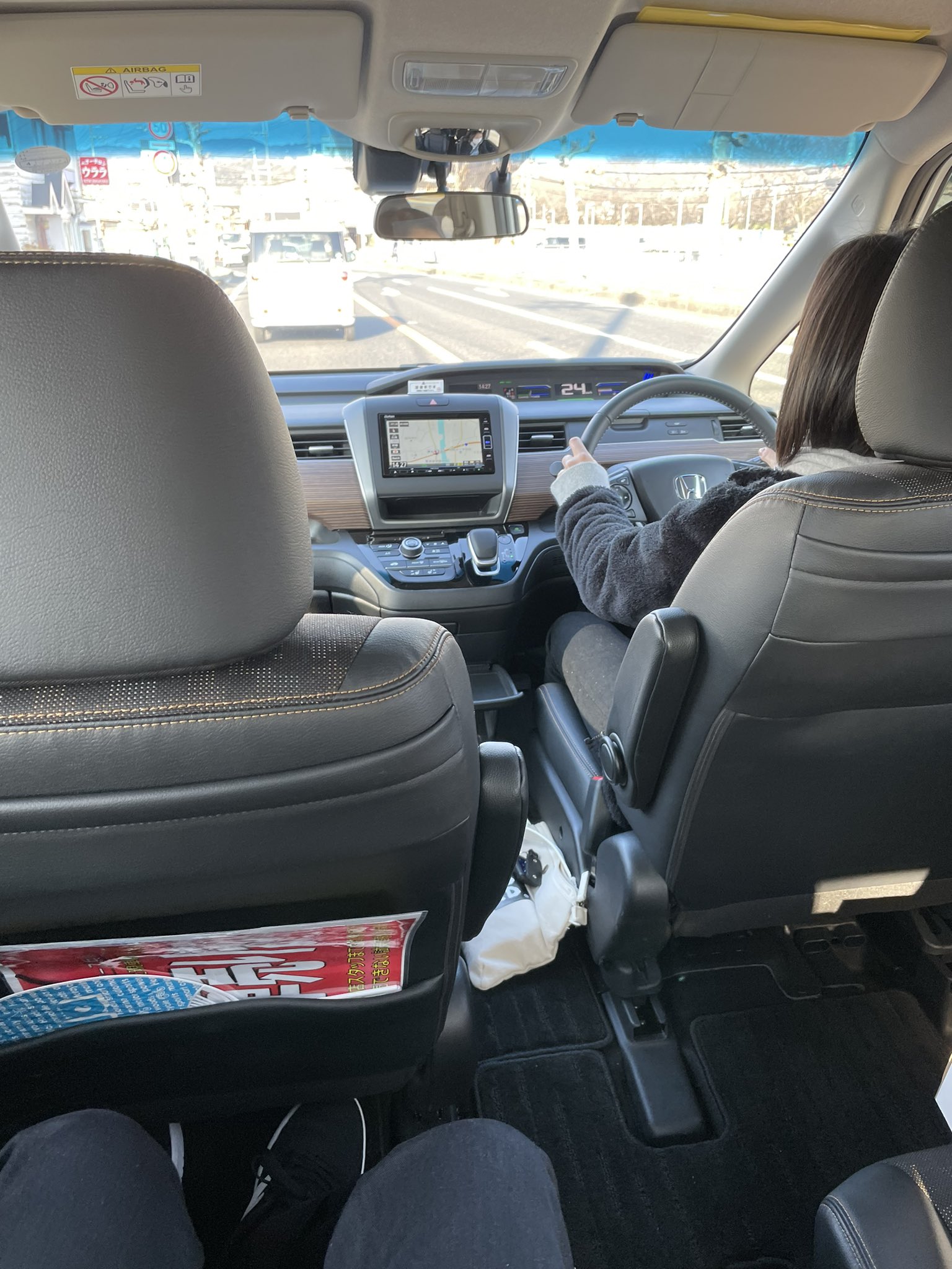 ガッキー チワワの人 フリードハイブリッド代車で借りたけどエンジン音うるさいわ エンブレ効かないわで もう買うならハイブリッドは無し 乗り心地と広さはマジで良かったけど T Co Sfcxqpkamc Twitter