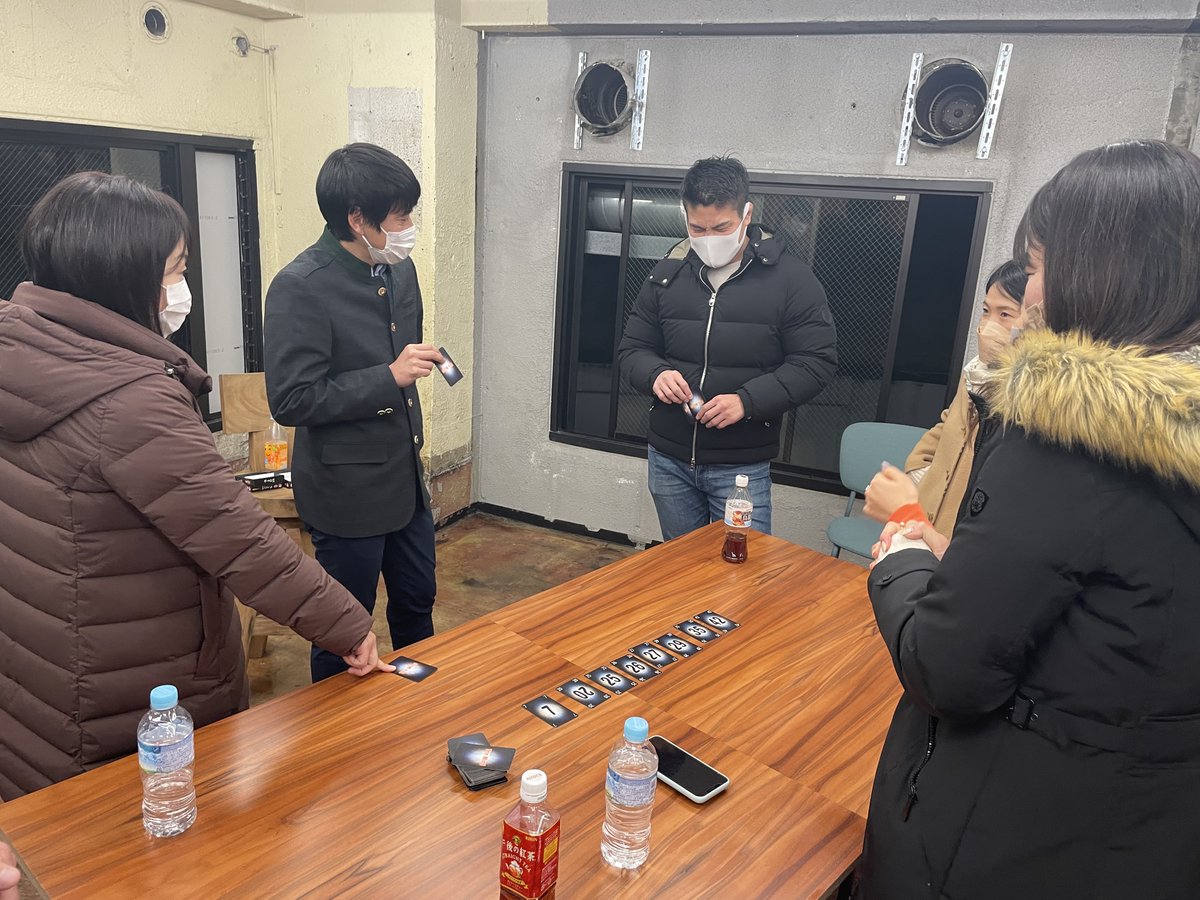 Dispo_gokigen's tweet photo. 【1月度アスリート交流会開催】
約2年ぶりにリアルでのアスリート交流会を実施しました！
20名ほどのアスリートが参加し、無言で意思疎通しながら数字のカードを並べていく協力ゲームなどコロナ対策をした上でごきげんな時間を過ごしました。

※写真撮影時のみマスクを外しています。
#gokigen #Dispo https://t.co/7abNv0l3am