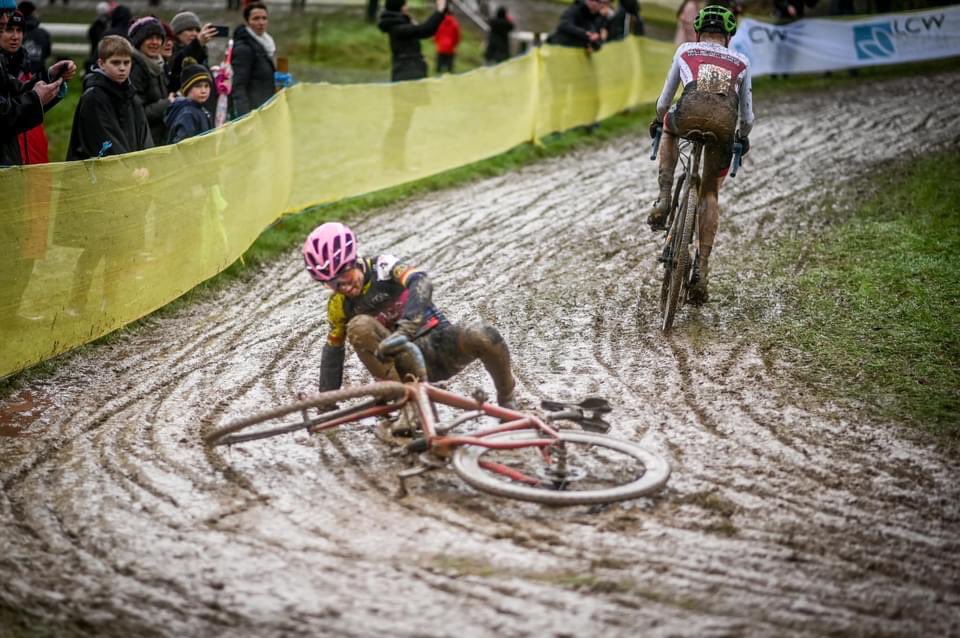 Crashes at the start for Lucas and during the race for Jody didn’t put these two off at the Nationals. What commitment to the# team!#EBRT <a href="/Manorcoatings/">Manor Coating Systems Limited</a> <a href="/scapeliving/">Scape UK</a> #Adaston