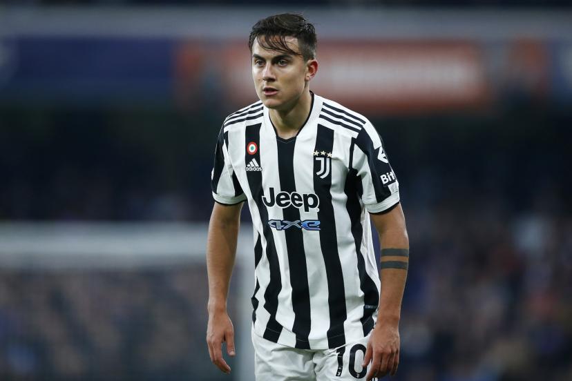 lequipe's tweet photo. Selon la presse argentine, Paulo Dybala aurait refusé la dernière offre de prolongation de la Juventus Turin. Le milieu offensif serait attentif aux offres nombreuses, pour l'accueillir en tant que joueur libre https://t.co/bc4nao6ute https://t.co/SkL78yPmvv