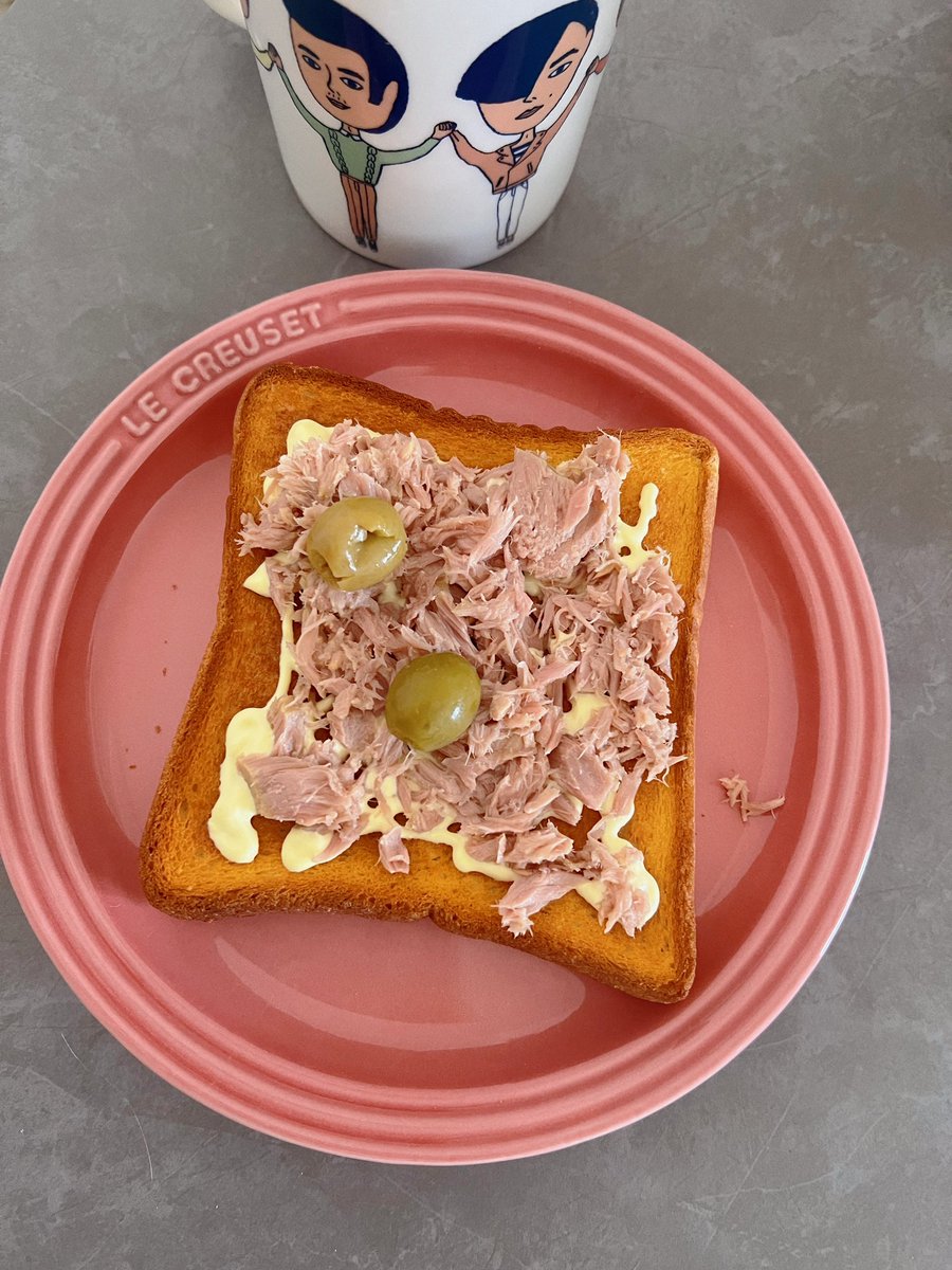 Tuna toast with olives 😋