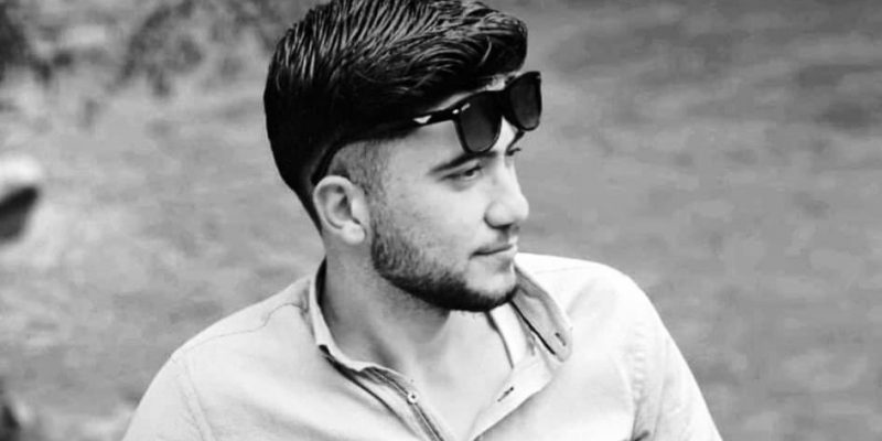 “Dün İstanbul’da, uykusunda, göğsünden bıçaklanarak bir evlat katledildi. Suriyeli Naif.  Naif, Facebook profiline Arapça bir dilek yazmış: Hayalim savaşın bitmesi ve hayatta kalmak.”

<a href="/baysal_nurcan/">Nurcan Baysal</a>, uykusunda öldürülen #NailAlnaif'i yazdı.

✒️mlsaturkey.com/tr/19-yasinday…