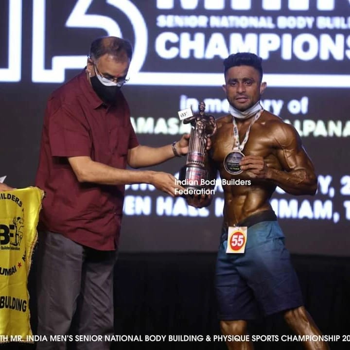 GMSRailway's tweet photo. Mr.G.P.Santhosh,working as Chief Commercial Clerk in Chennai Division of #SouthernRailway bagged 1st place in the Men's sports Physique Category (Upto 165 cm) of 13th edition Mr.India Men's Senior National Body Building&amp; Physique Championship 2021 held in Telengana in Jan 2022 https://t.co/yt7AKLh750