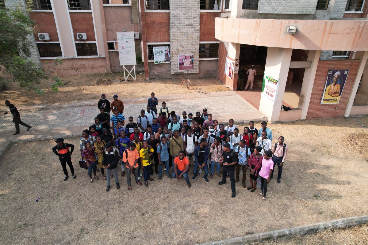 gdgoC_Kwasu's tweet photo. Some of the pictures after our info session yesterday. 🎉🎉😊😊

@googledevs @googlestudents #DeveloperStudentClubs https://t.co/cqpIRNWdj5
