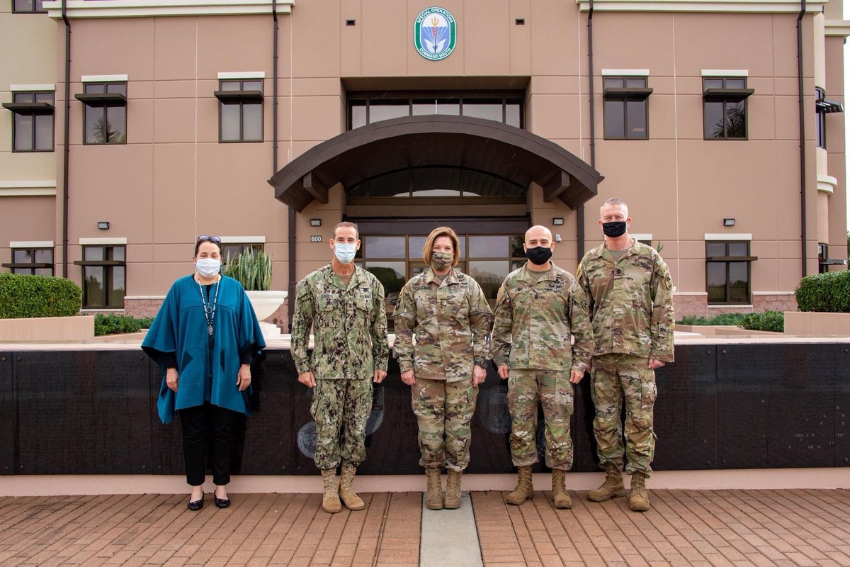 SOCSOUTH's tweet image. #SOCSOUTH Commander Rear Adm. Keith Davids hosted the new @Southcom Commander Gen. Laura Richardson, Senior Enlisted Advisor Benjamin Jones, and Civilian Deputy Commander Mrs. Jean Manes&apos; visit to the headquarters, Jan 12.