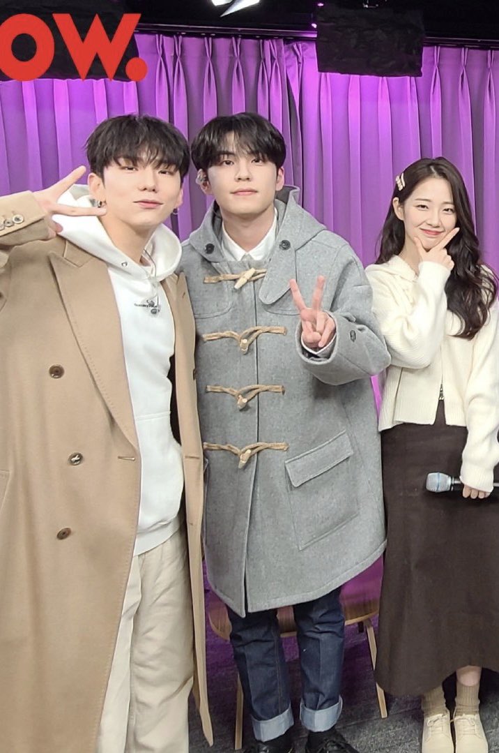 DAY6LOOKBOOK's tweet photo. 🐰Naver Now

OUTER｜MAINBOOTH
Oversized Duffle Coat(GRAY)
KRW 320,000

#DAY6LOOKBOOK 
#DAY6 #WONPIL https://t.co/9NxFHnDmCb