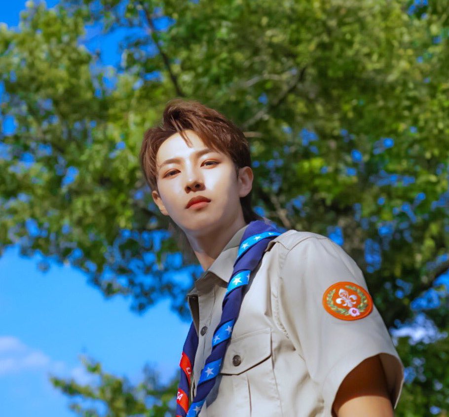 HUANG RENJUN 🦊.