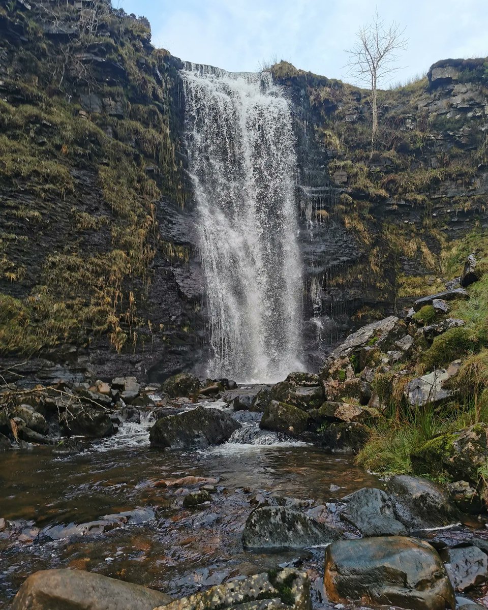 MookEFC's tweet photo. Another one from my walk yesterday up whernside. Force Gill looking good 😍 #waterfall #whernside #forcegill #walking #fellwalking https://t.co/032DTbRNZt