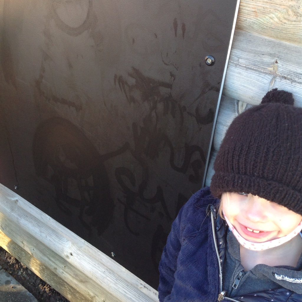MrsCurtis6's tweet photo. Who knew that when there's a chalk shortage you can draw and write with the rain drips ! @BostonStNic #LetYourLightShine #WritingEverywhere https://t.co/QY6FCjdpsh