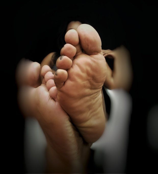 My feet pics #Feet #thursdaymorning https://t.co/A9OruMODa2<a href="/tag/feet"class="tags">#Feet</a><a href="/tag/thursdaymorning"class="tags">#thursdaymorning</a>