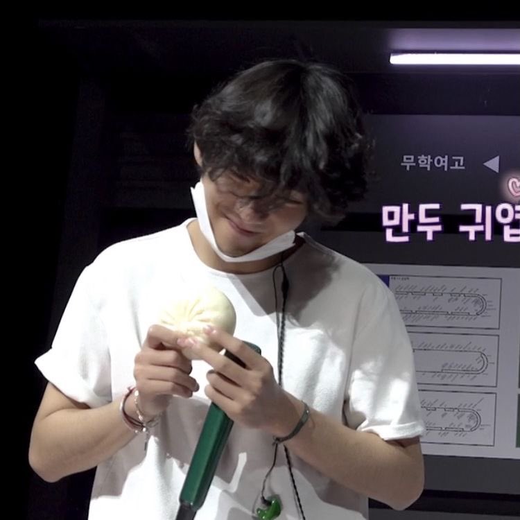 thvrandom's tweet image. #v